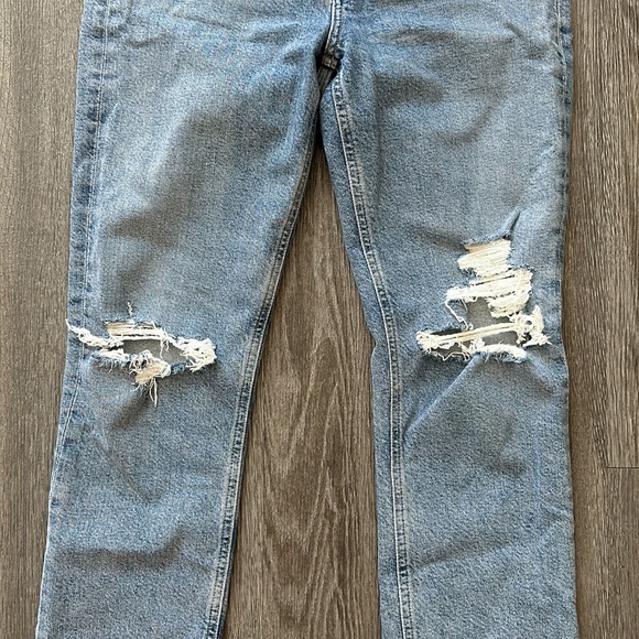 Agolde Riley Distressed Jeans - Picture 3 of 5